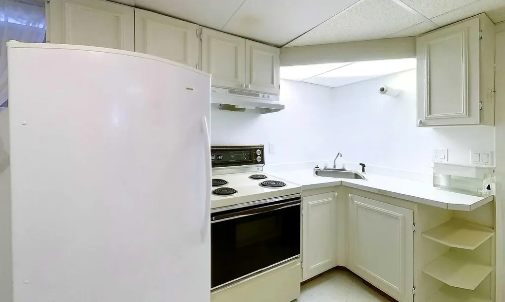 4827 5 Avenue Edson AB T7E 1N8