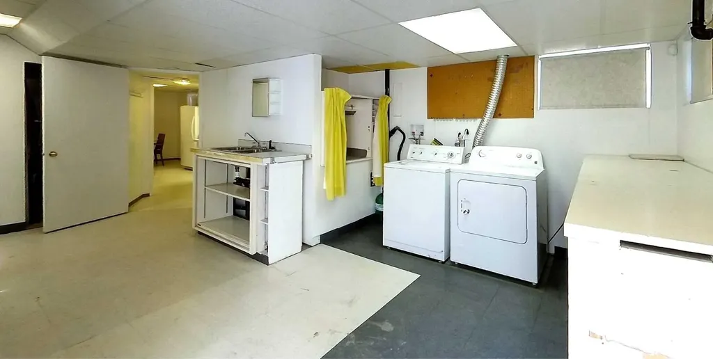 4827 5 Avenue Edson AB T7E 1N8