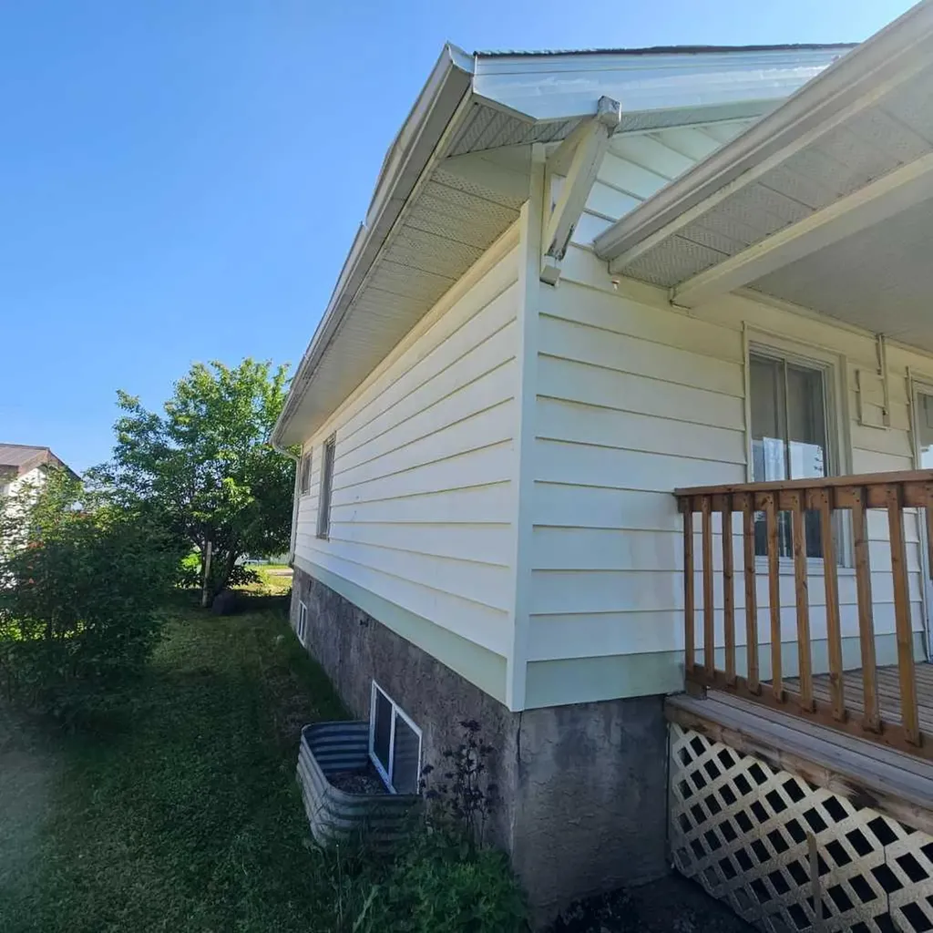 4827 5 Avenue Edson AB T7E 1N8