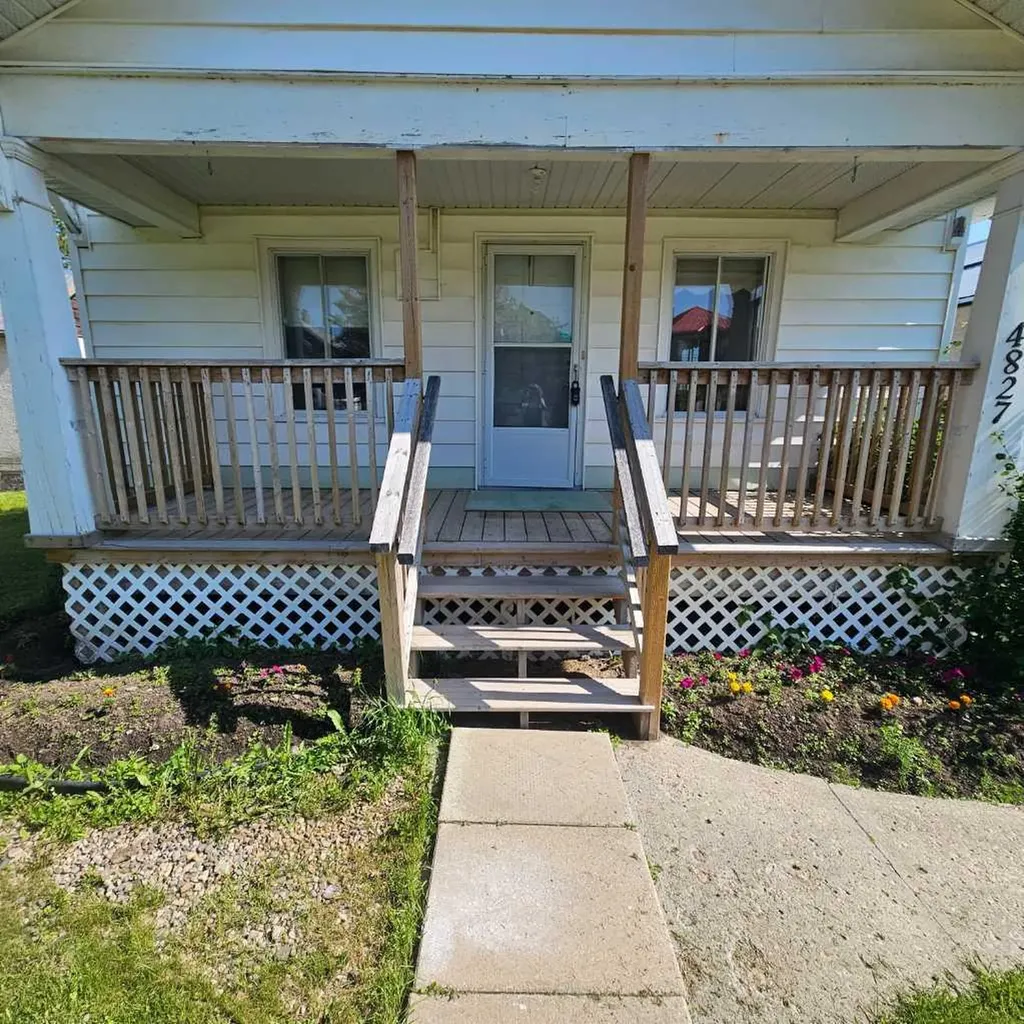 4827 5 Avenue Edson AB T7E 1N8