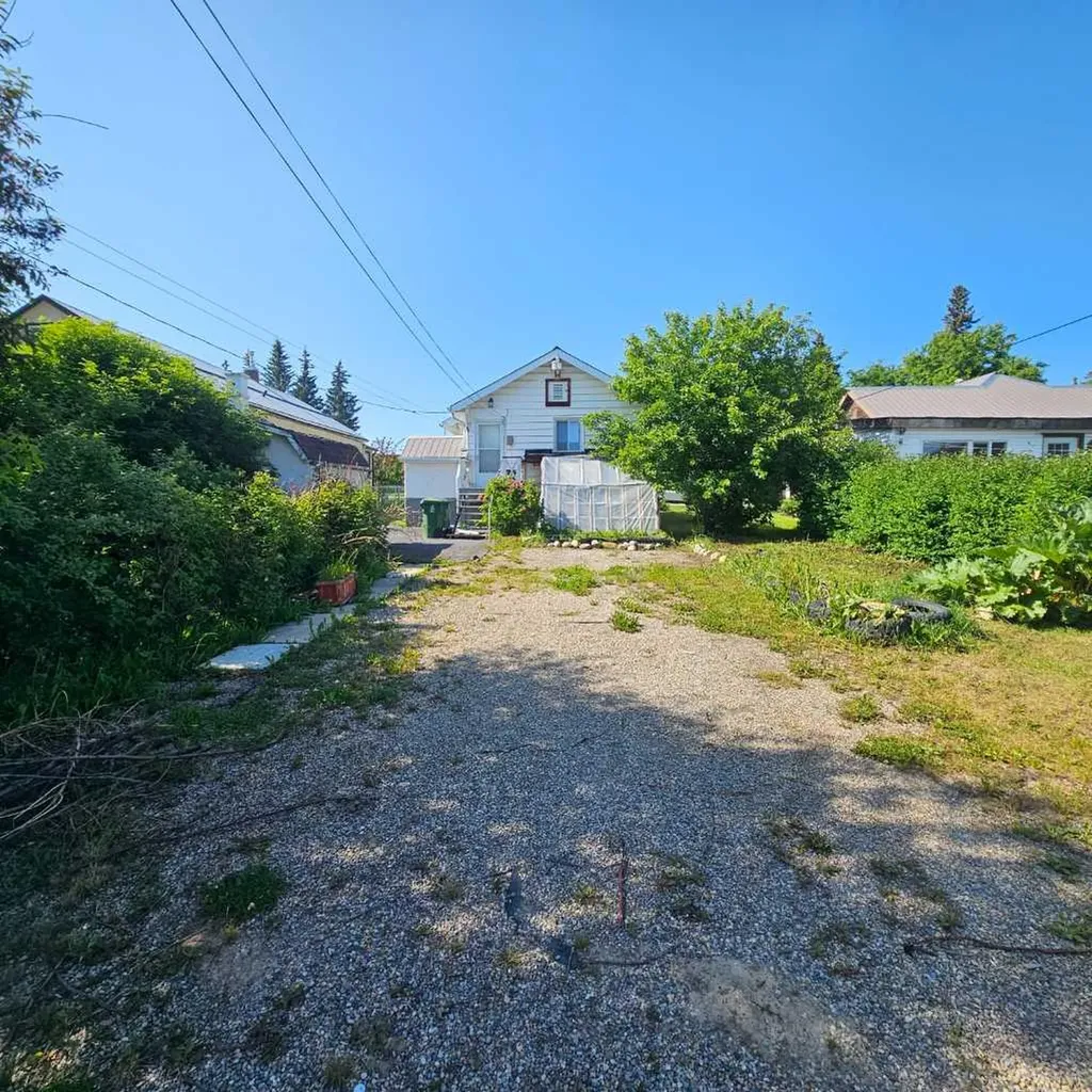 4827 5 Avenue Edson AB T7E 1N8