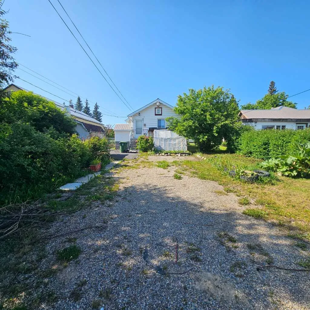 4827 5 Avenue Edson AB T7E 1N8