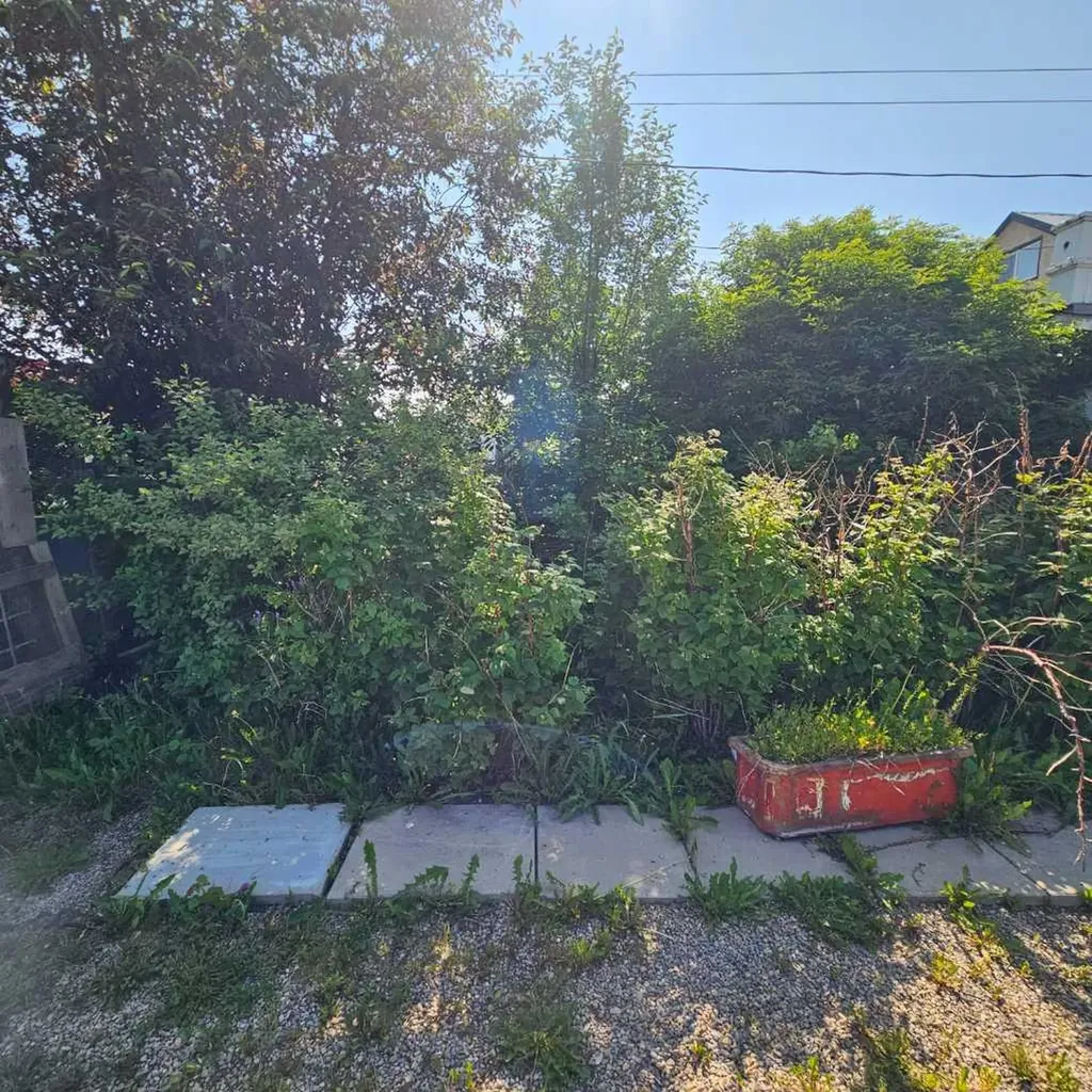 4827 5 Avenue Edson AB T7E 1N8