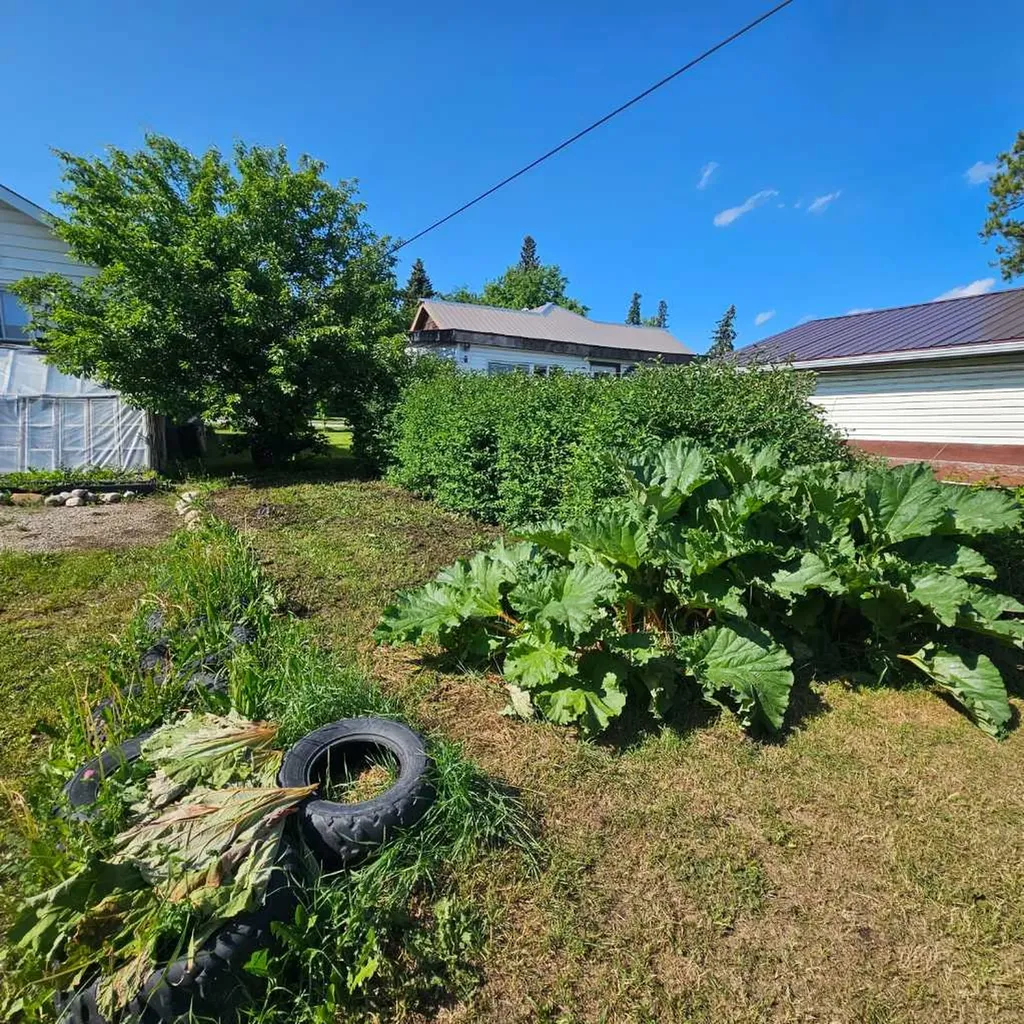4827 5 Avenue Edson AB T7E 1N8
