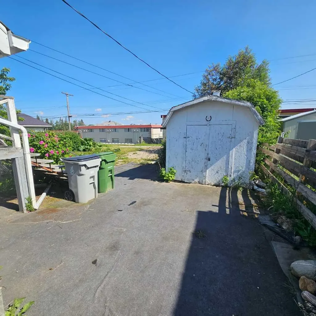 4827 5 Avenue Edson AB T7E 1N8