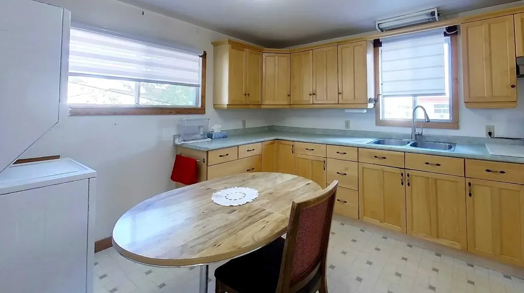 4827 5 Avenue Edson AB T7E 1N8
