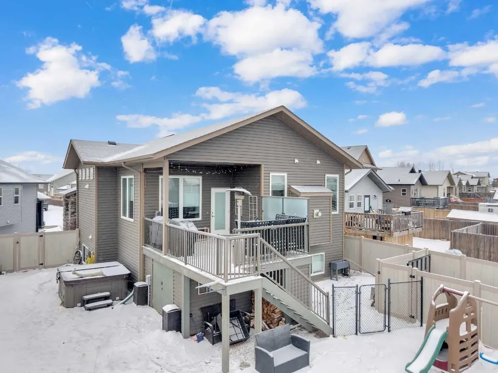 94 Mackenzie Crescent Lacombe AB T4L 0B2