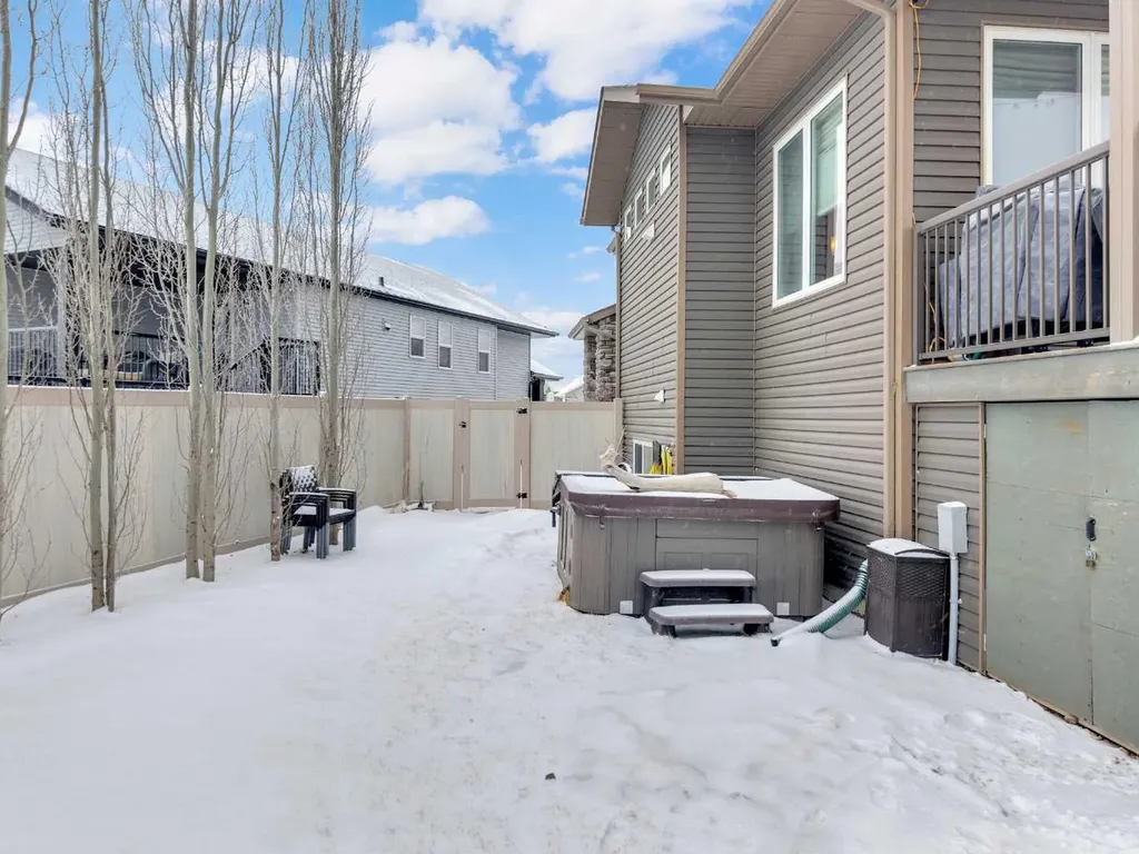94 Mackenzie Crescent Lacombe AB T4L 0B2