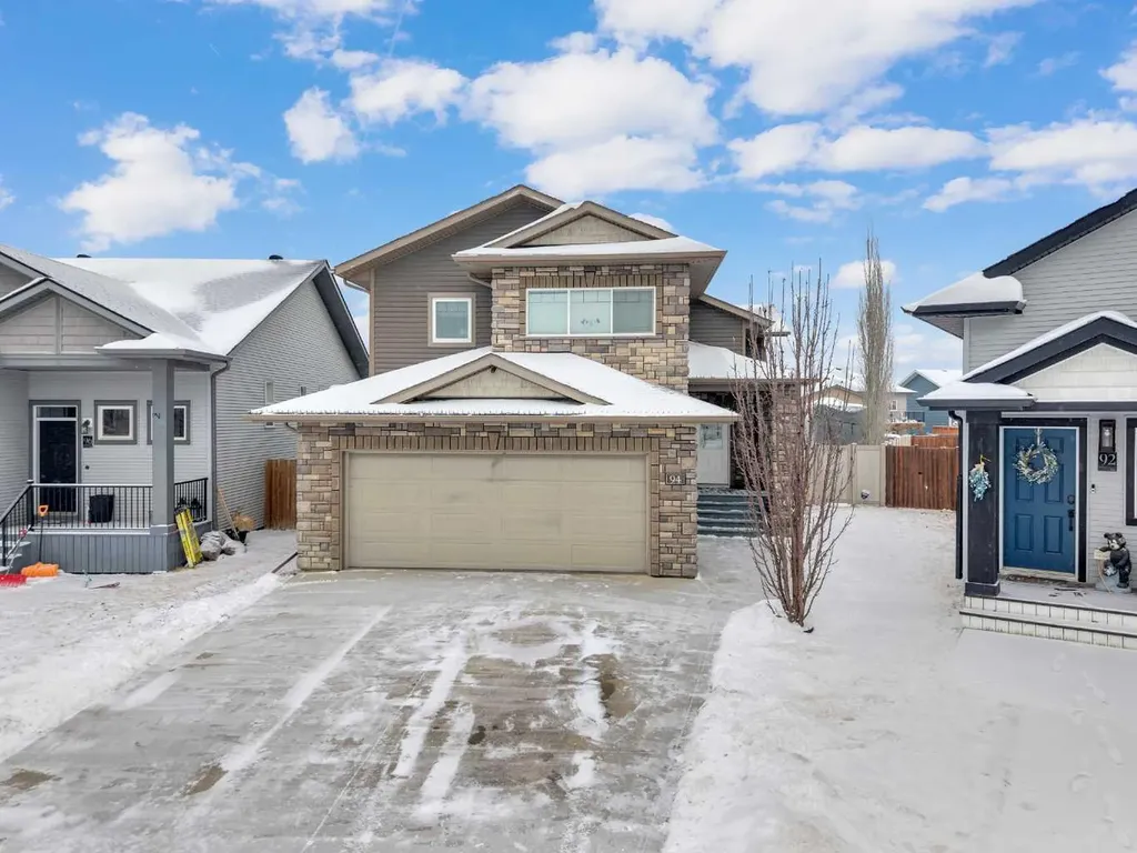 94 Mackenzie Crescent Lacombe AB T4L 0B2