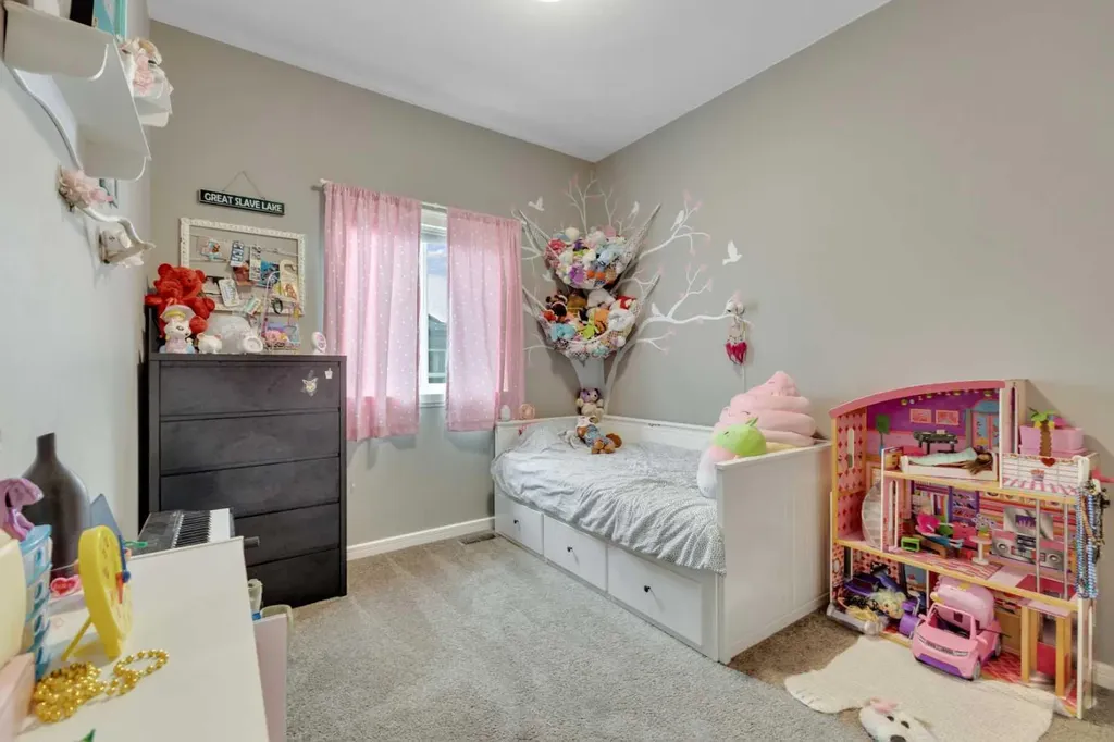94 Mackenzie Crescent Lacombe AB T4L 0B2