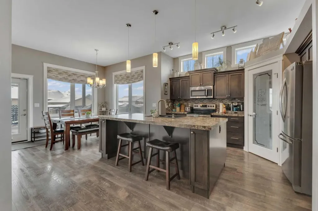 94 Mackenzie Crescent Lacombe AB T4L 0B2