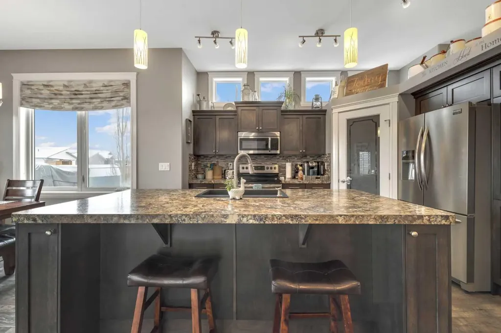 94 Mackenzie Crescent Lacombe AB T4L 0B2