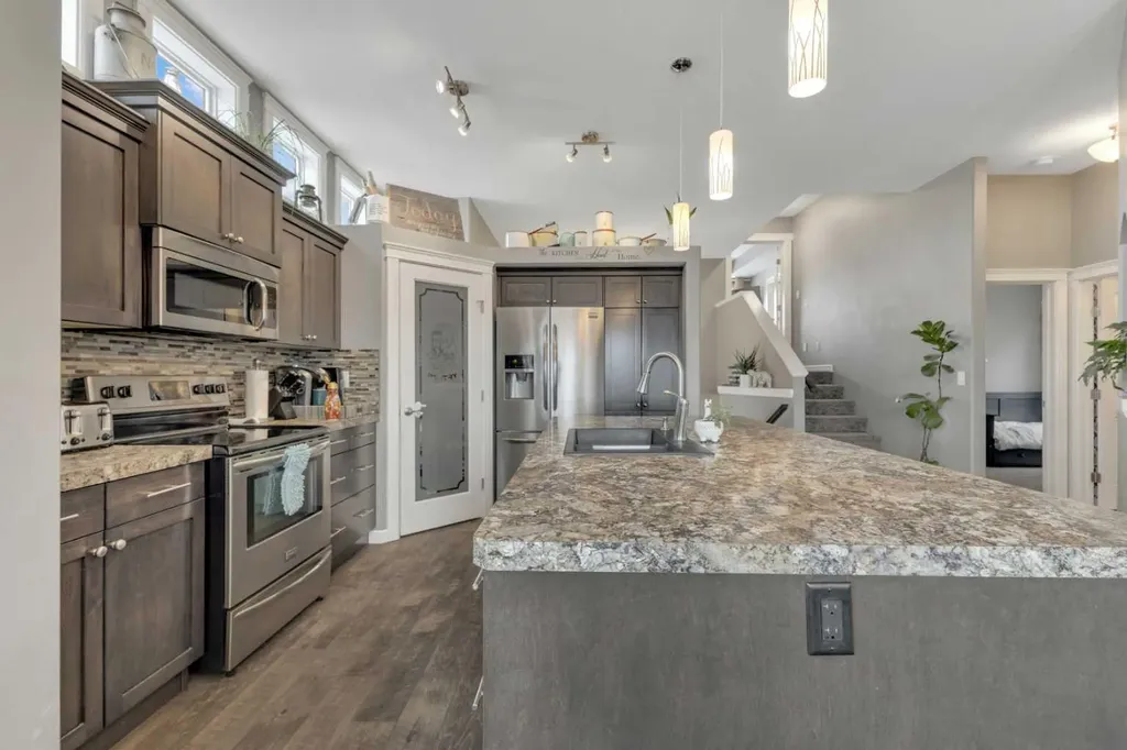 94 Mackenzie Crescent Lacombe AB T4L 0B2