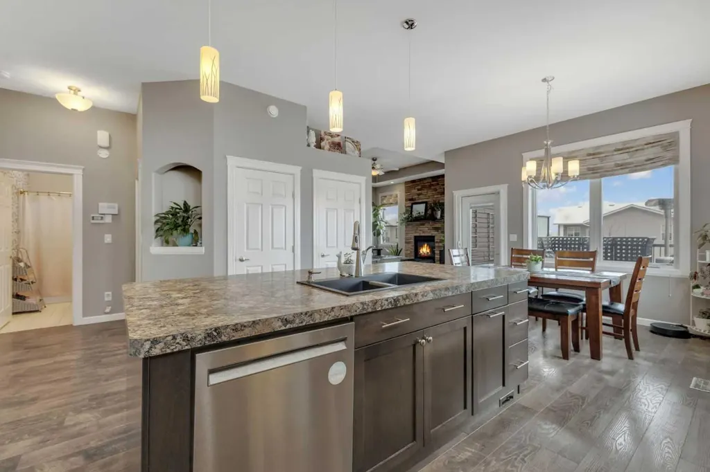 94 Mackenzie Crescent Lacombe AB T4L 0B2