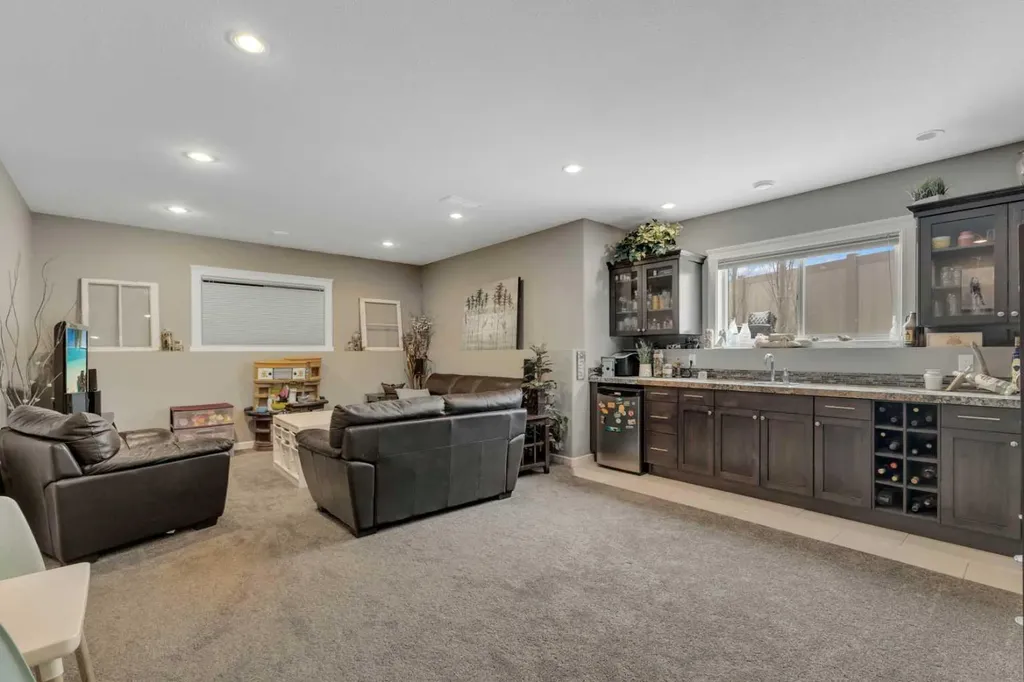 94 Mackenzie Crescent Lacombe AB T4L 0B2