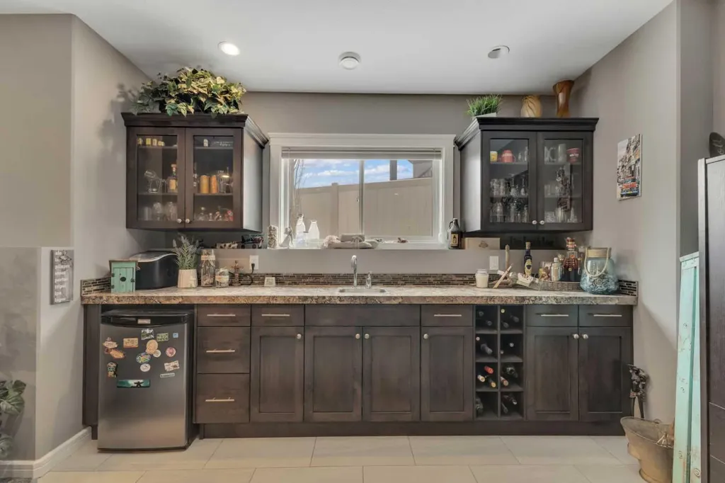 94 Mackenzie Crescent Lacombe AB T4L 0B2