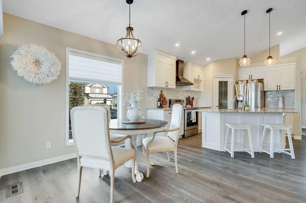 701 Cimarron Close Okotoks AB T1S1X3