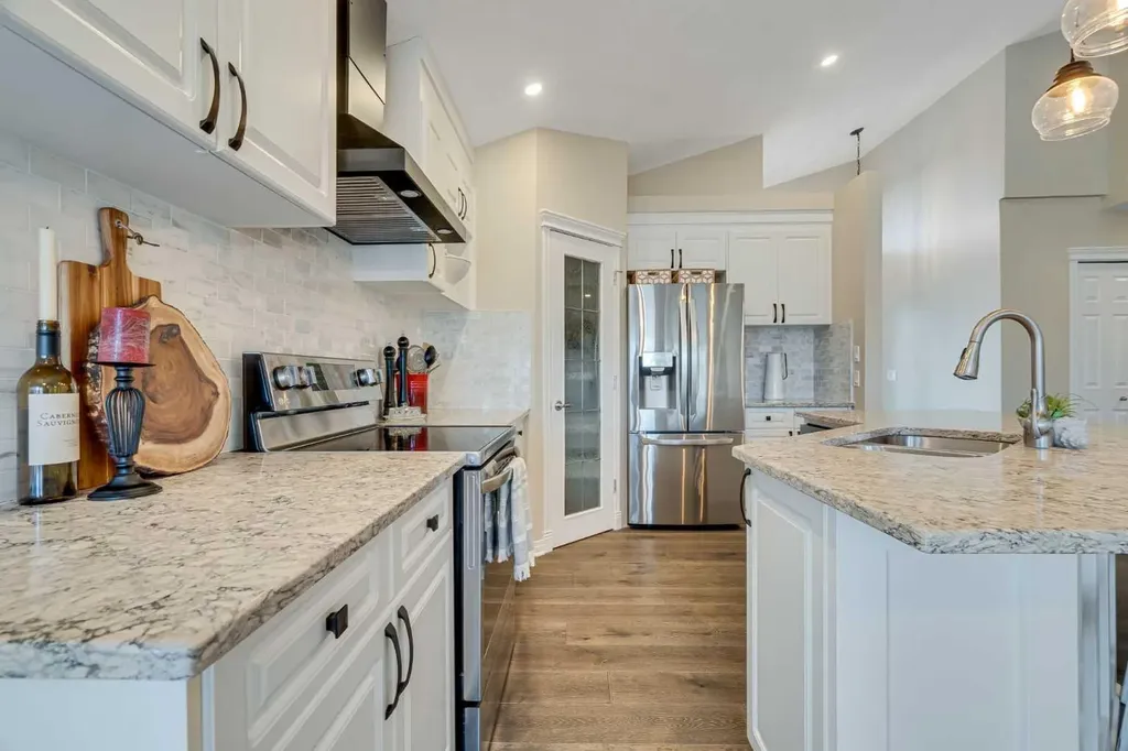 701 Cimarron Close Okotoks AB T1S1X3