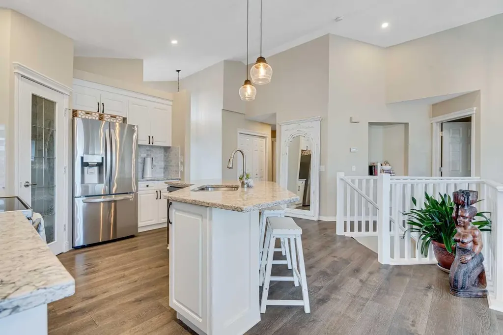 701 Cimarron Close Okotoks AB T1S1X3