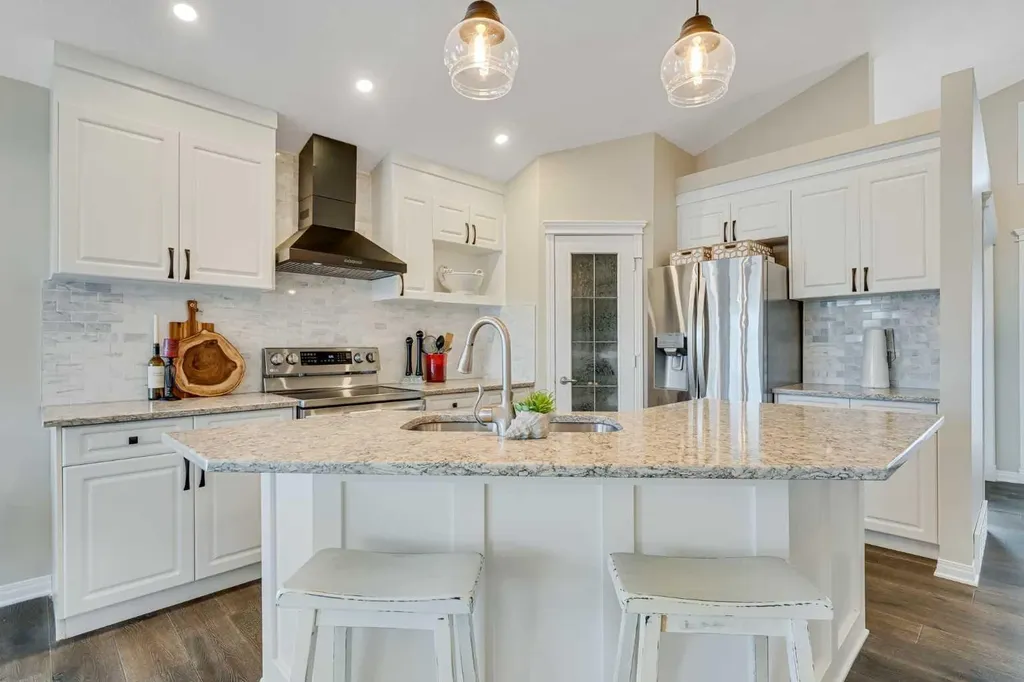 701 Cimarron Close Okotoks AB T1S1X3