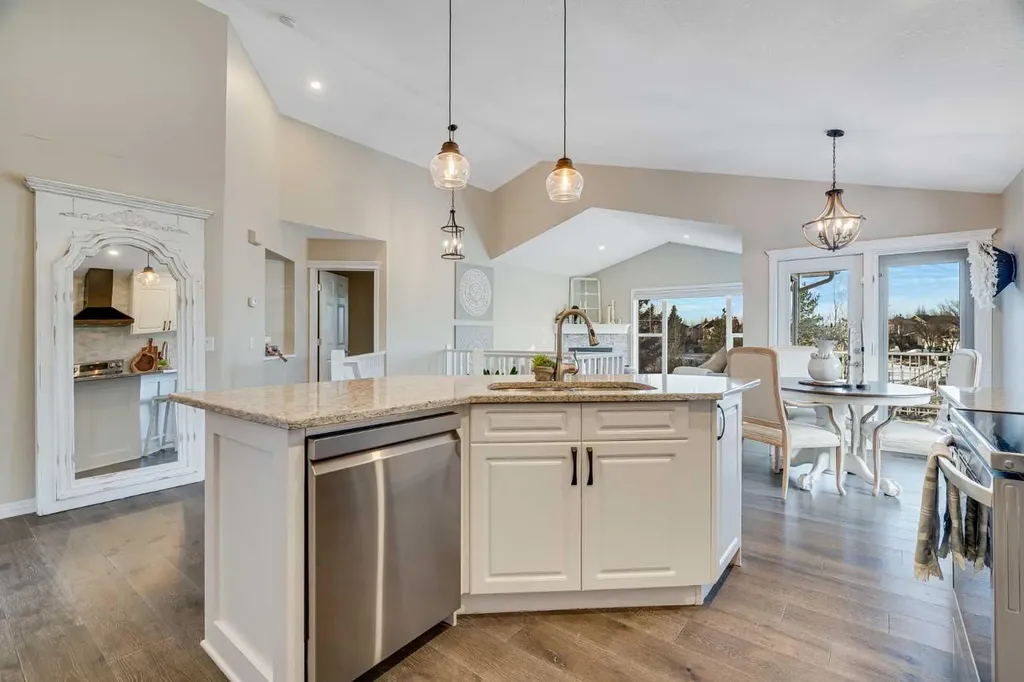 701 Cimarron Close Okotoks AB T1S1X3