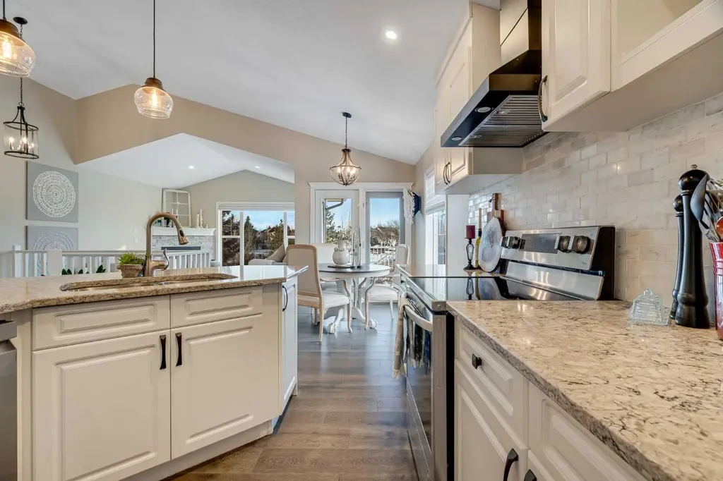 701 Cimarron Close Okotoks AB T1S1X3