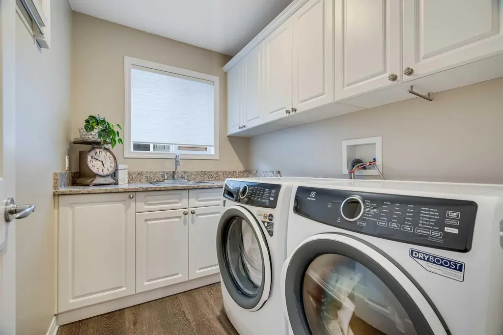 701 Cimarron Close Okotoks AB T1S1X3
