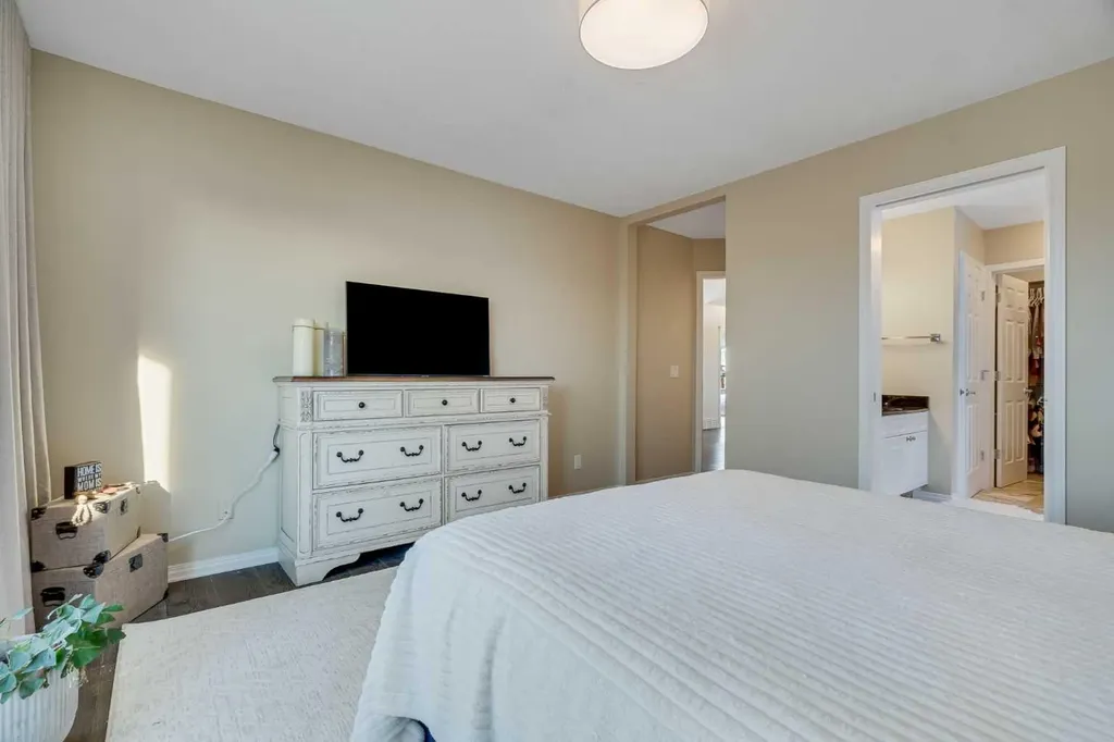 701 Cimarron Close Okotoks AB T1S1X3
