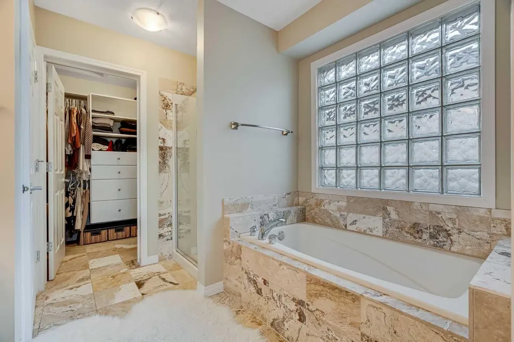 701 Cimarron Close Okotoks AB T1S1X3