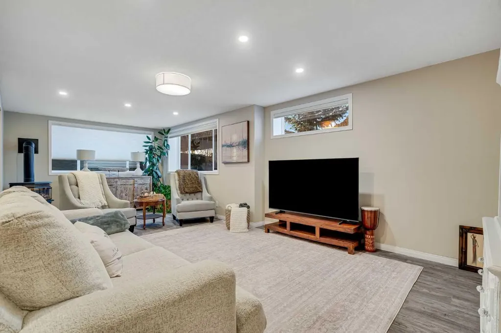 701 Cimarron Close Okotoks AB T1S1X3
