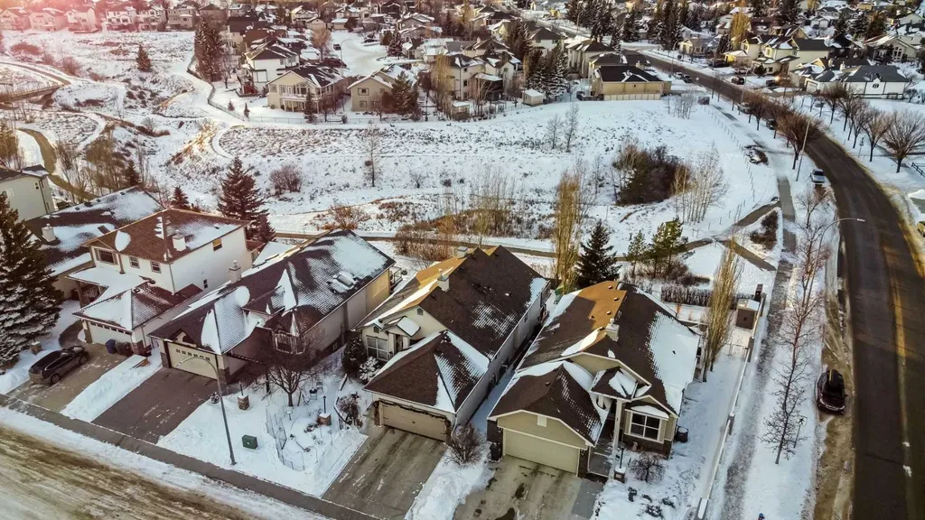 701 Cimarron Close Okotoks AB T1S1X3