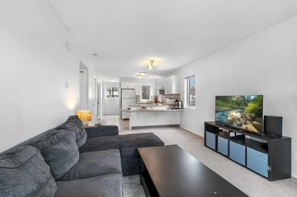 5220 50a Avenue Sylvan Lake AB T4S 1E5