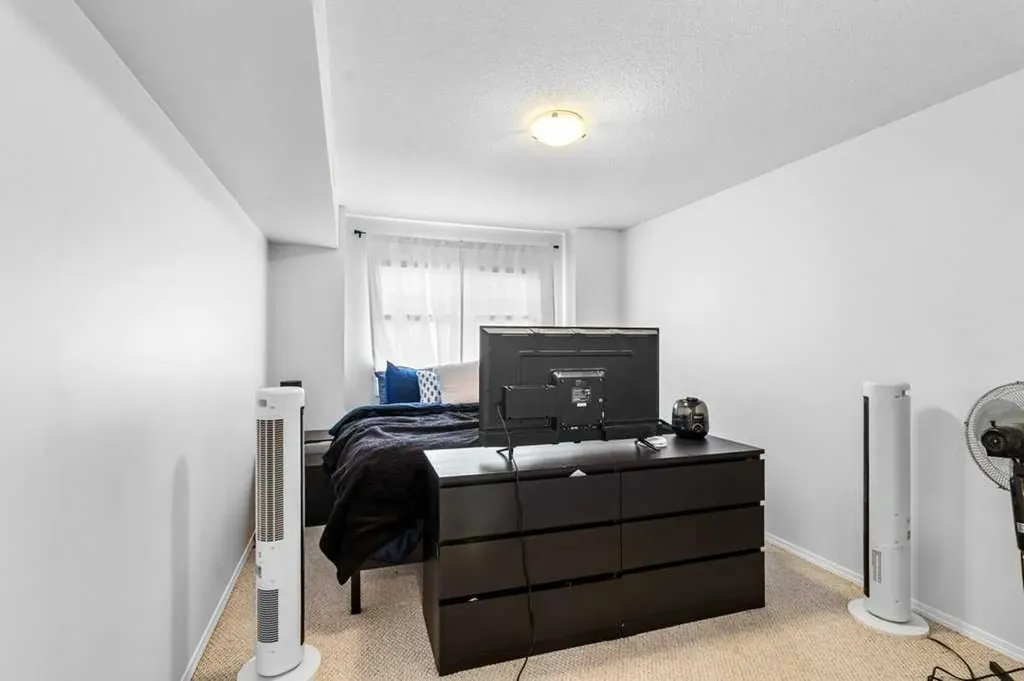 5220 50a Avenue Sylvan Lake AB T4S 1E5