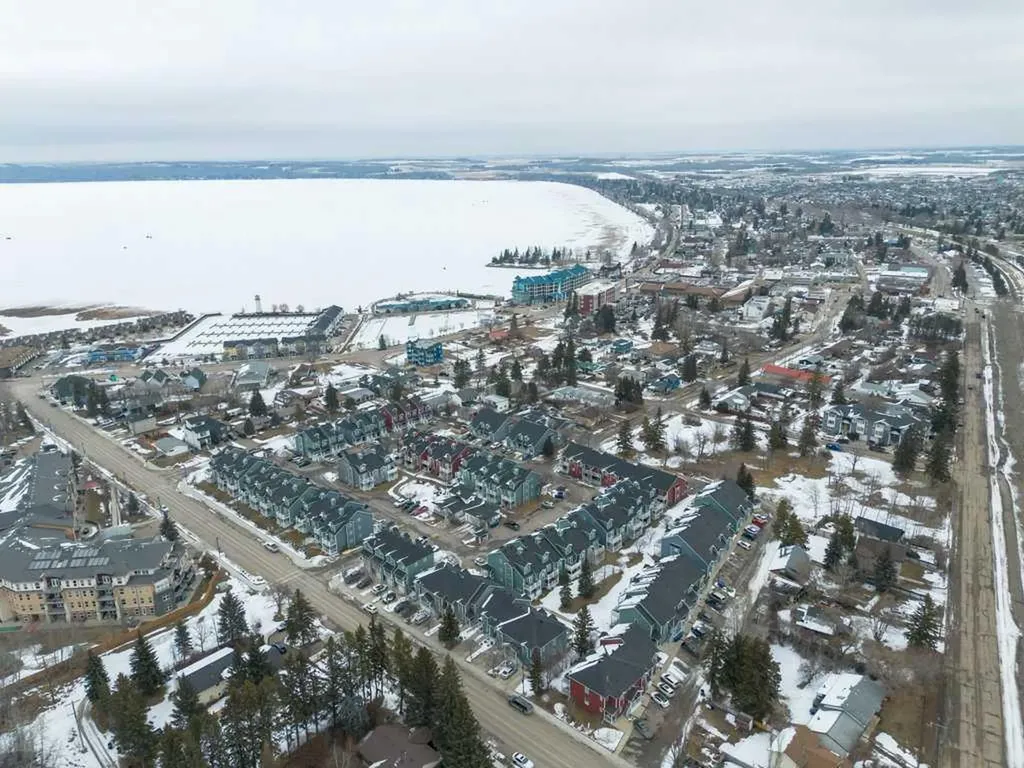 5220 50a Avenue Sylvan Lake AB T4S 1E5