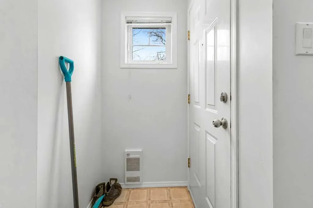 5220 50a Avenue Sylvan Lake AB T4S 1E5