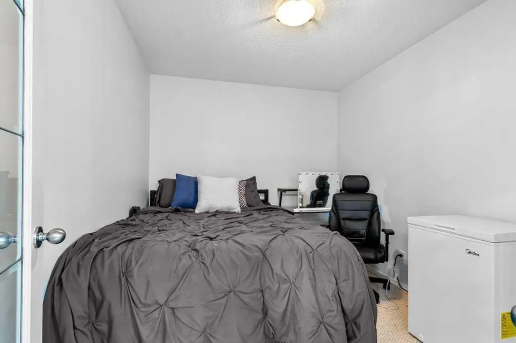 5220 50a Avenue Sylvan Lake AB T4S 1E5