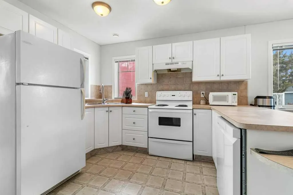 5220 50a Avenue Sylvan Lake AB T4S 1E5