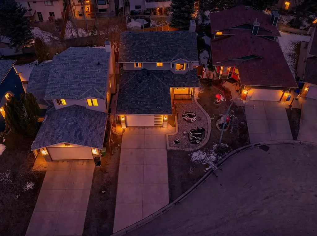 256 Riverside Mews SE Calgary AB T2C 3Y8