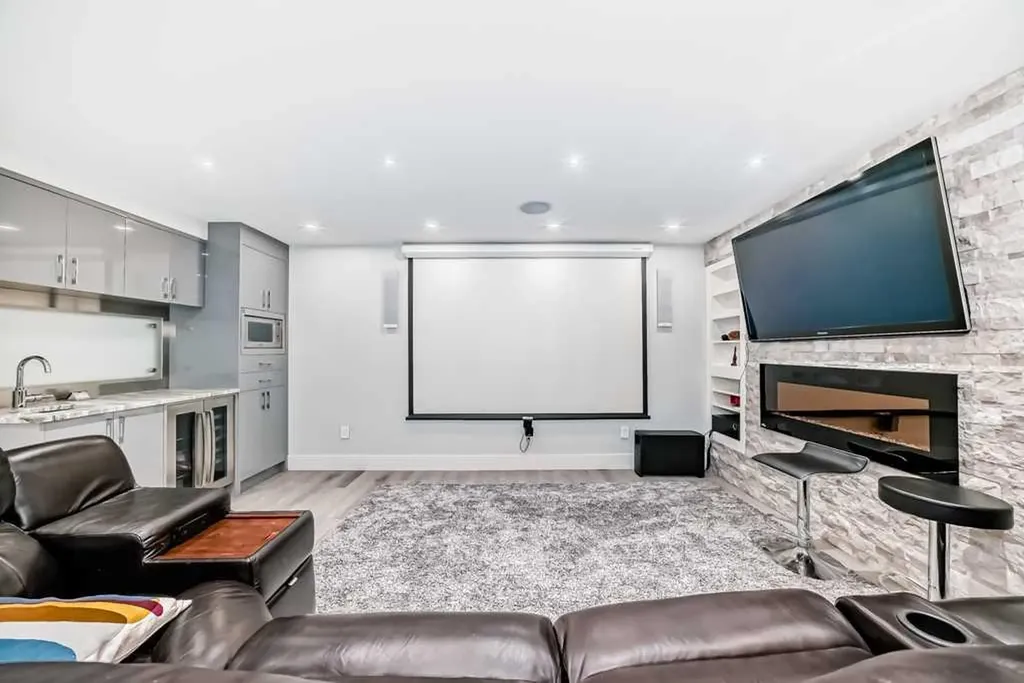 256 Riverside Mews SE Calgary AB T2C 3Y8