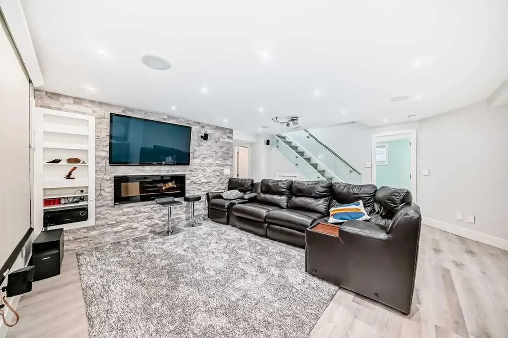 256 Riverside Mews SE Calgary AB T2C 3Y8
