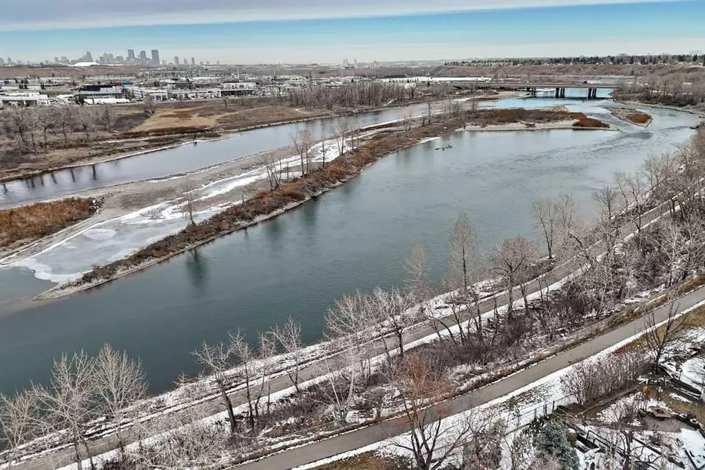 256 Riverside Mews SE Calgary AB T2C 3Y8