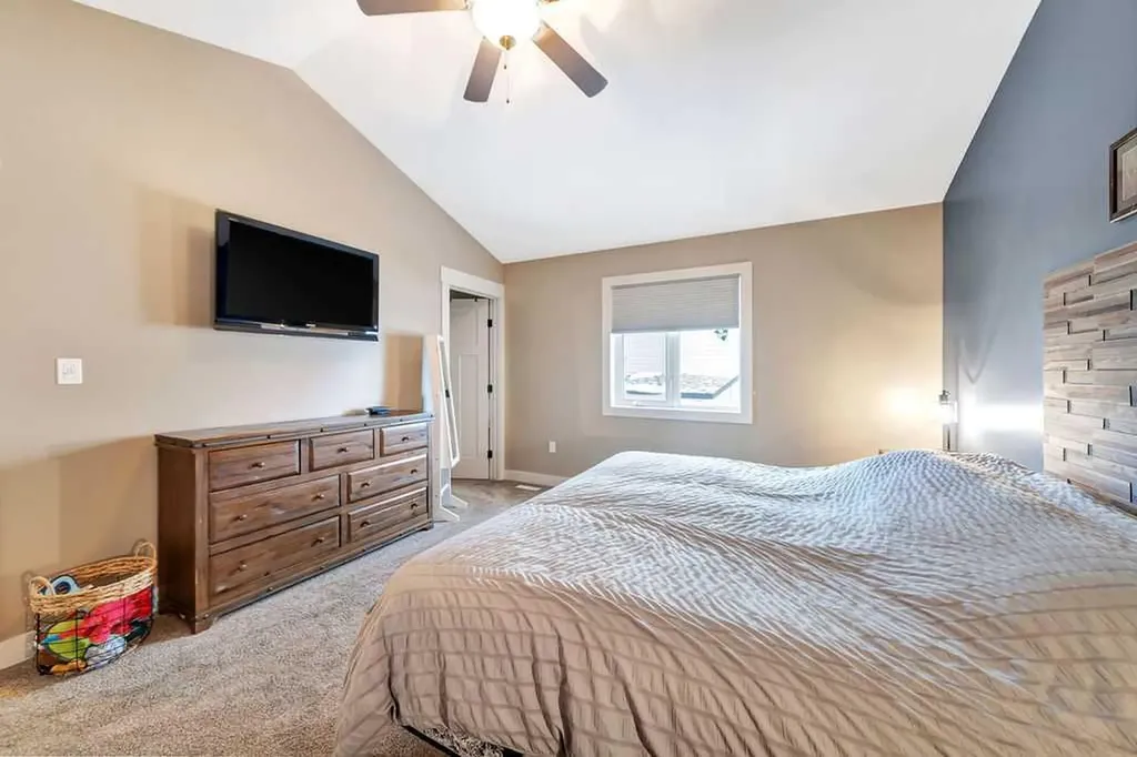 6108 17 Street Close Lloydminster AB T9V 3S2