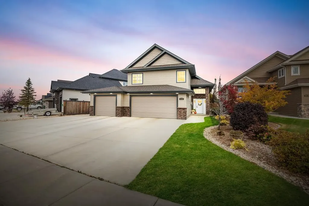 6108 17 Street Close Lloydminster AB T9V 3S2