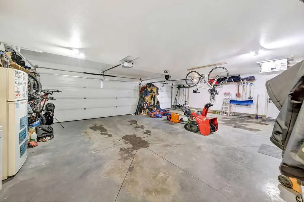 6108 17 Street Close Lloydminster AB T9V 3S2
