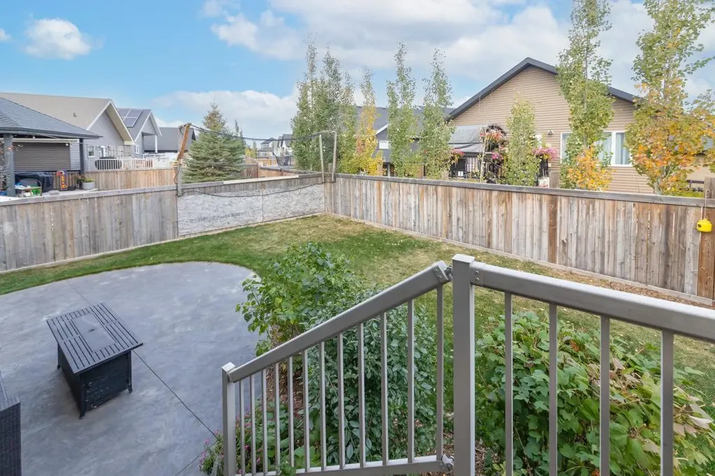 6108 17 Street Close Lloydminster AB T9V 3S2