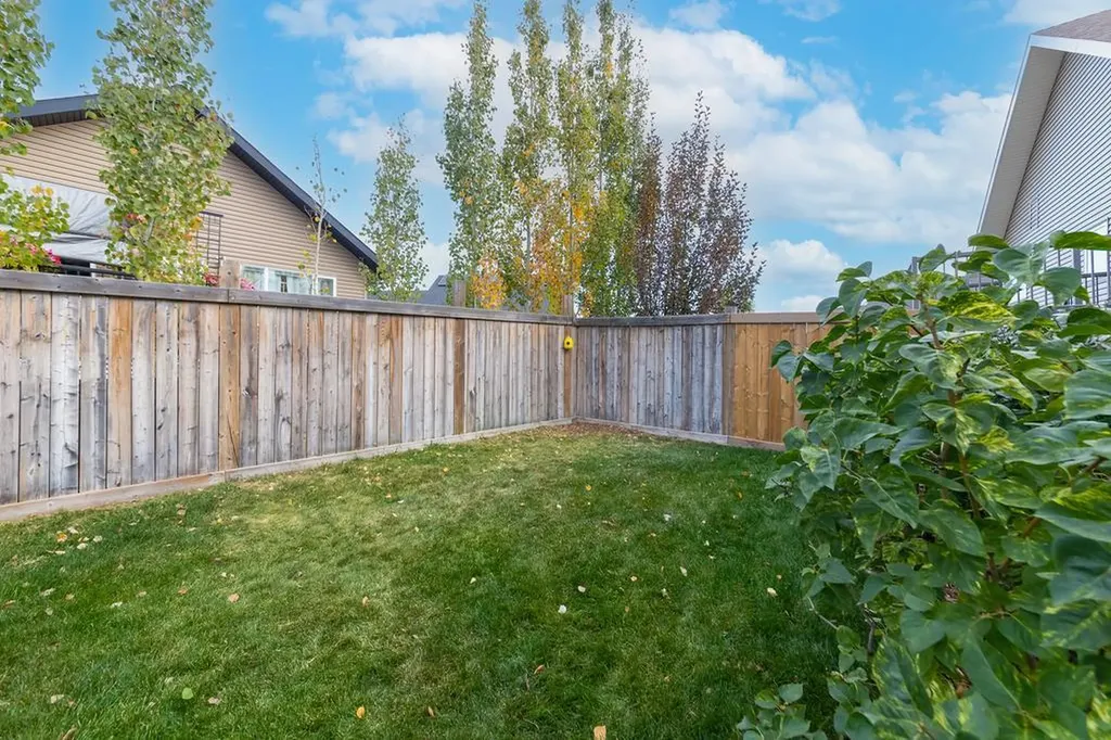 6108 17 Street Close Lloydminster AB T9V 3S2