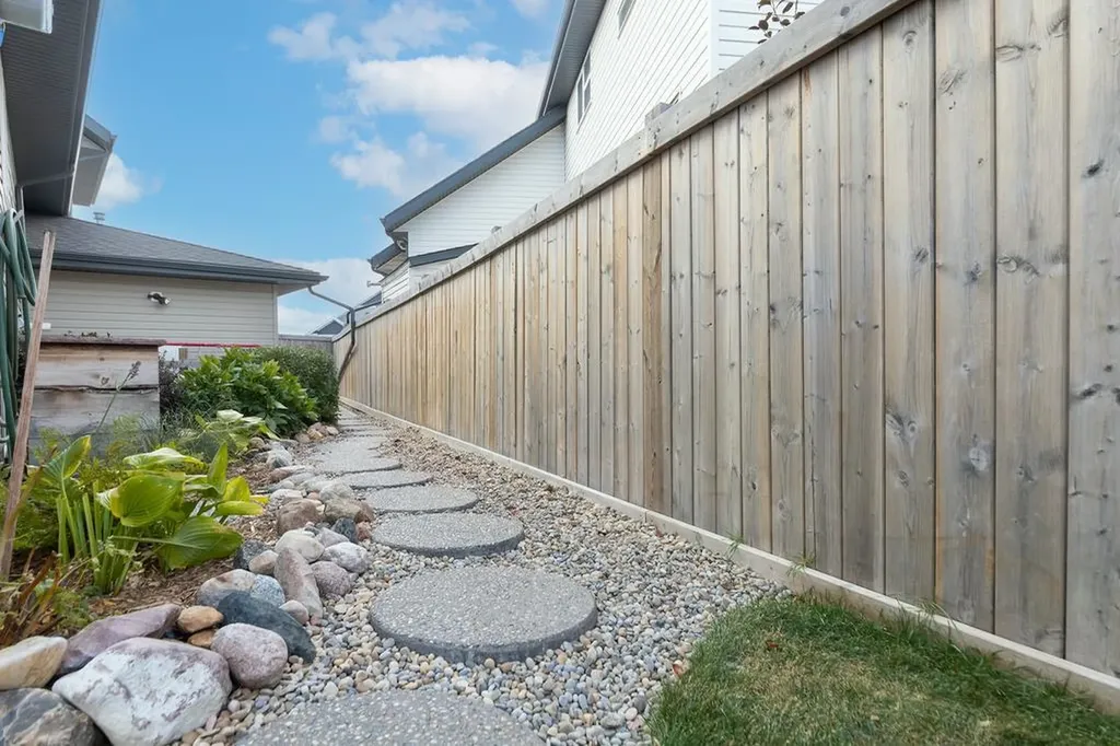 6108 17 Street Close Lloydminster AB T9V 3S2