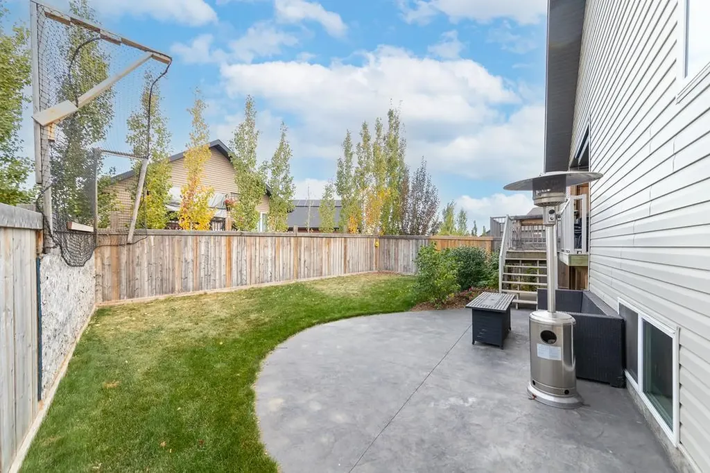 6108 17 Street Close Lloydminster AB T9V 3S2