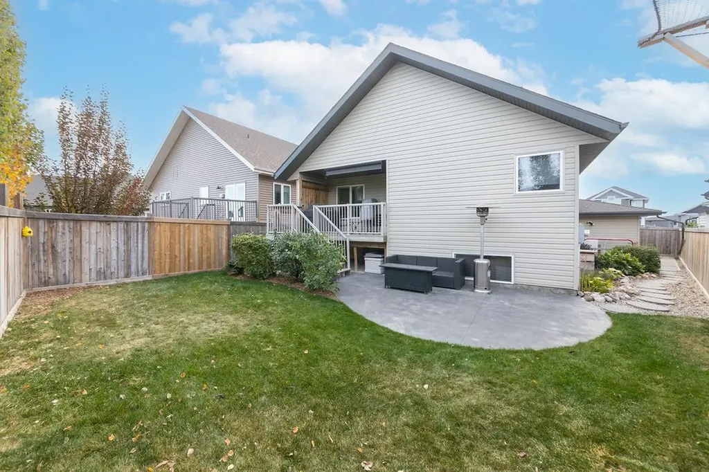 6108 17 Street Close Lloydminster AB T9V 3S2
