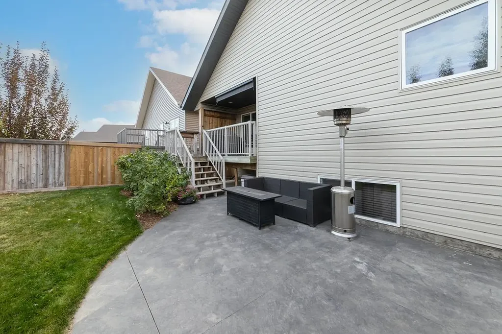 6108 17 Street Close Lloydminster AB T9V 3S2